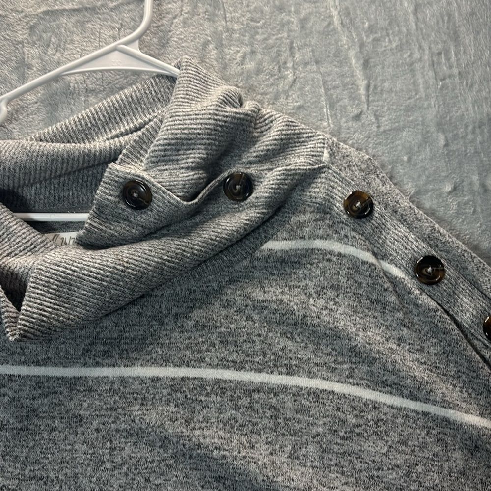 Maurice 24/7 Gray Striped Funnel Neck Button Detail Soft Size 1 - Picture 3 of 9
